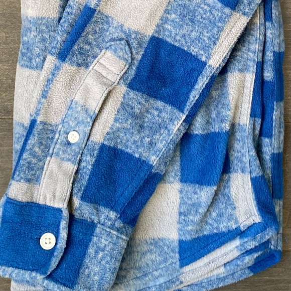 Abercrombie fleece button down. Size 13/14 kids. - Picture 3 of 4
